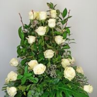 Centro de Rosas Blancas para funeral - Imagen 2